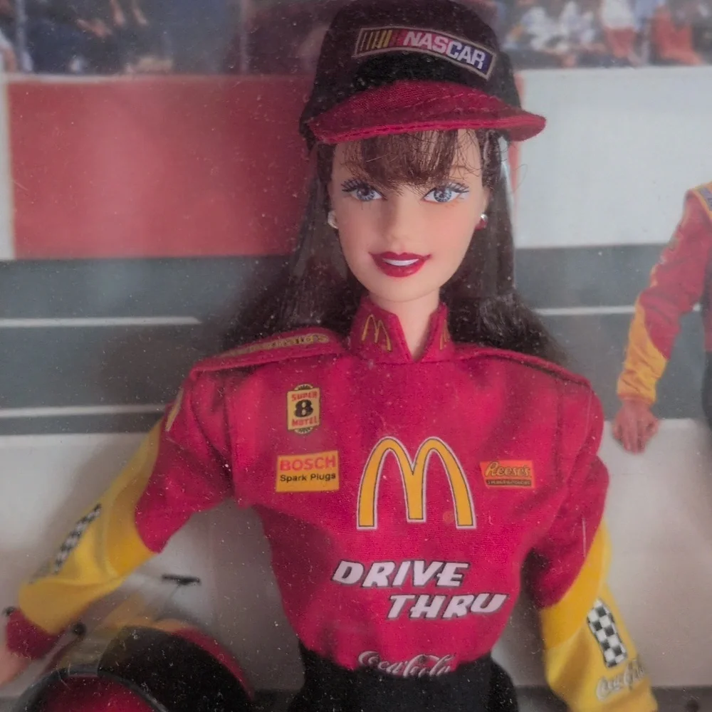Barbie NASCAR Official #94 Doll - Red and Black Outfit 1999 Collector Edition - Picture 3 of 7